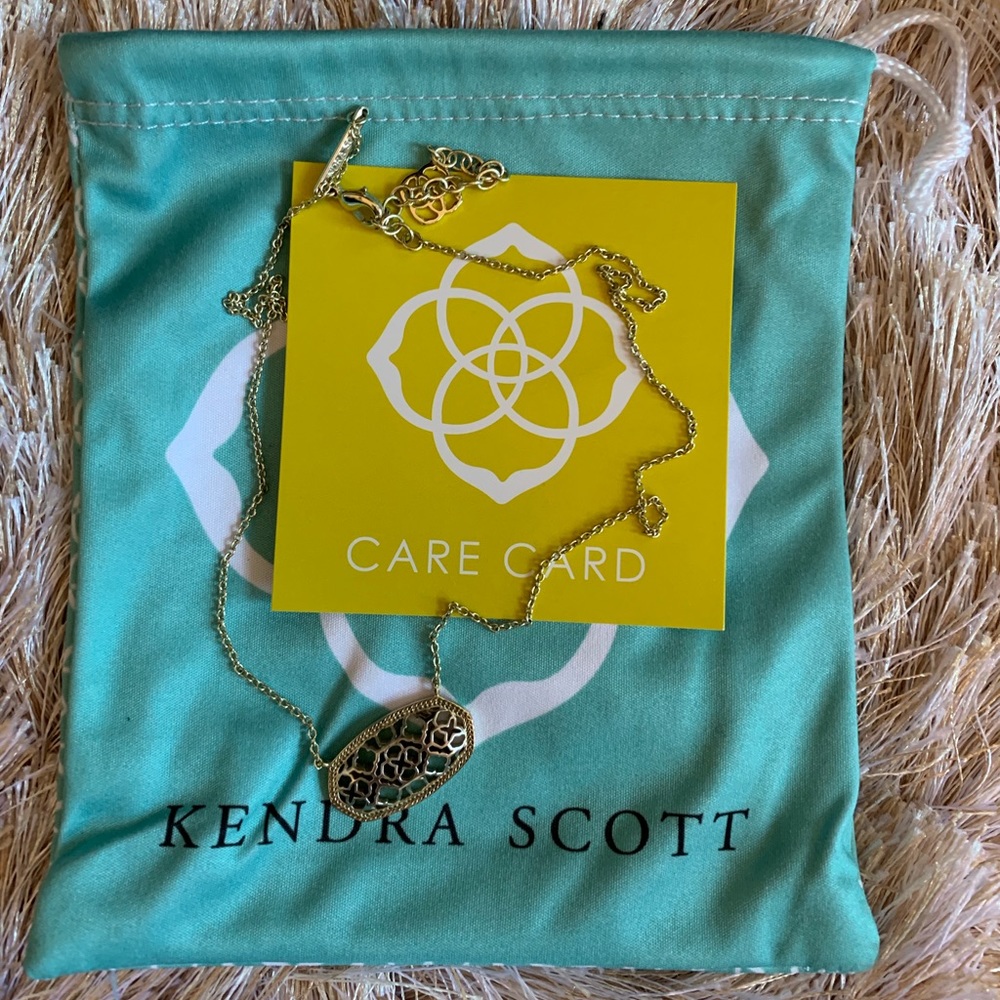 Kendra Scott necklace